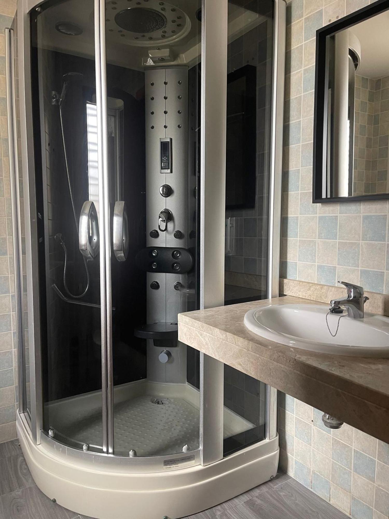 Stelarium-Suite Con Bano Privado En Casa Compartida-Uebica2 Mairena del Aljarafe Kültér fotó